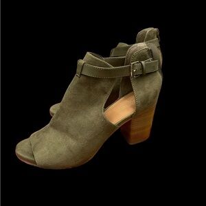 Reaction by Kenneth Cole , Like New , suede peep hole sandal boot, size 10